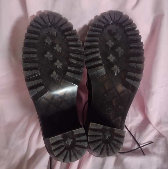 Dr Martens Averil Boots - Picture 7 of 15